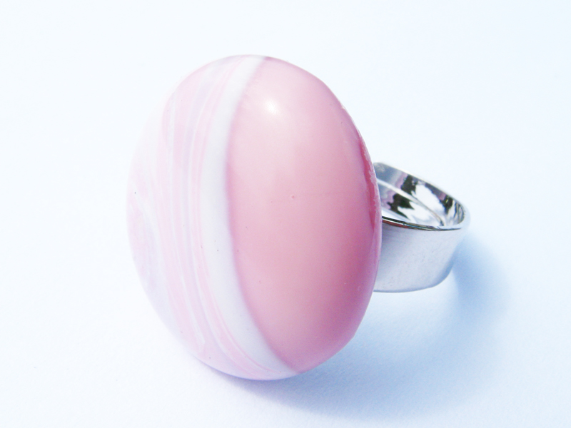 Ring met roze glazen ringtop roze