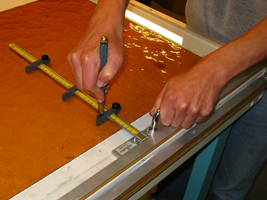 Het snijden van stroken glas