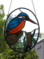 Glas-in-lood raamhanger met gebrandschilderde ijsvogel