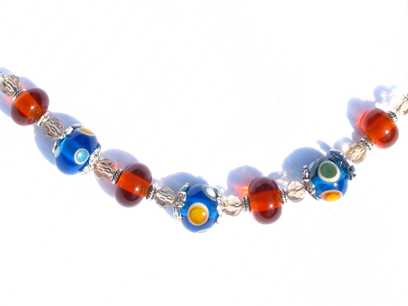 Ketting met glaskralen blauw en oranje