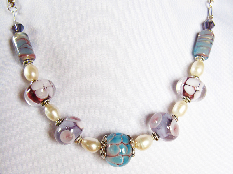 Ketting met glaskralen en parels