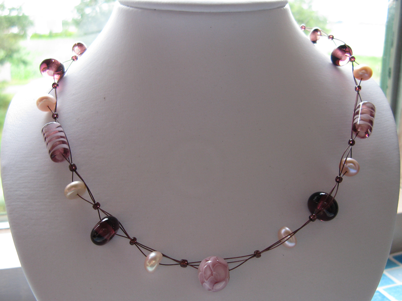 Ketting met glaskralen roze-bruin tinten