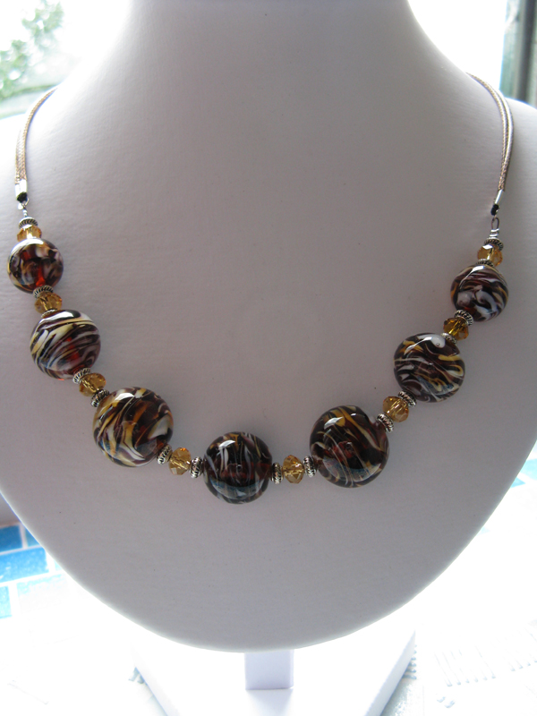 Ketting met glaskralen in getijgerd bruin