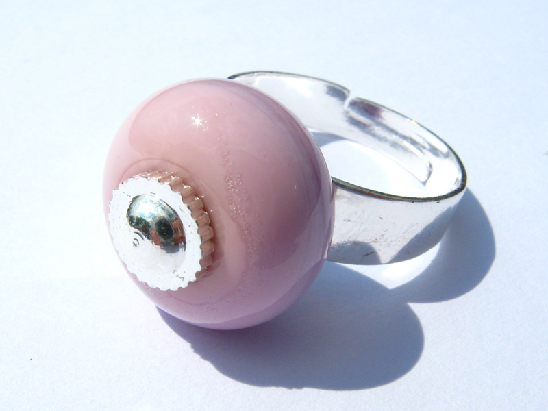 Wisselring met roze glaskraal